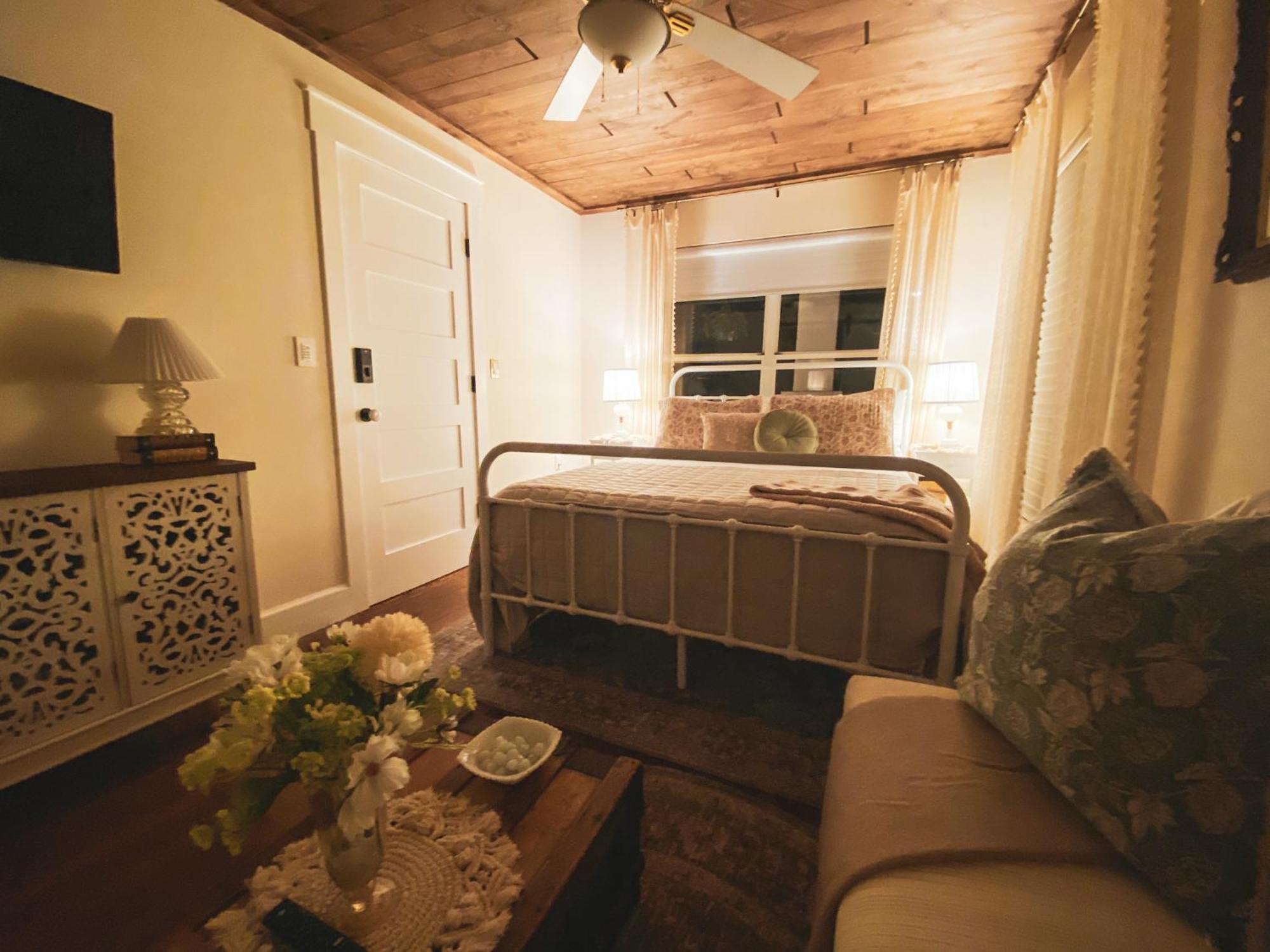 1br 1ba In Historic Park Ave